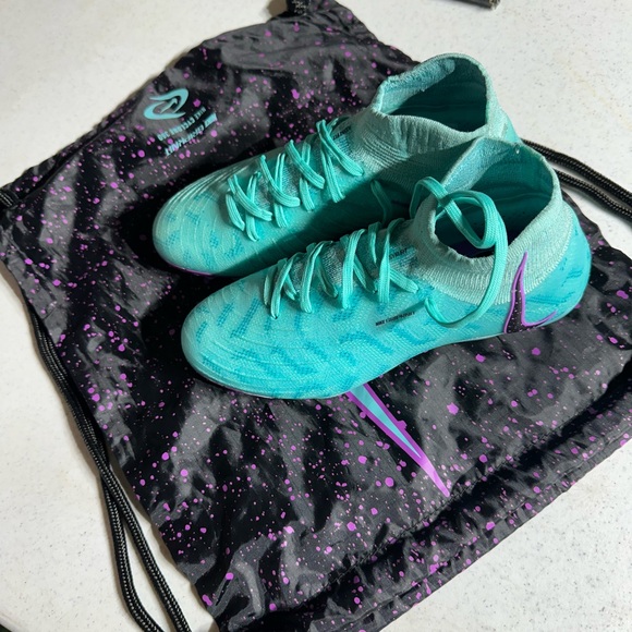 PHANTOM LUNA ELITE FG - size 3.5 Men’s / 5 Women’s - Picture 2 of 12